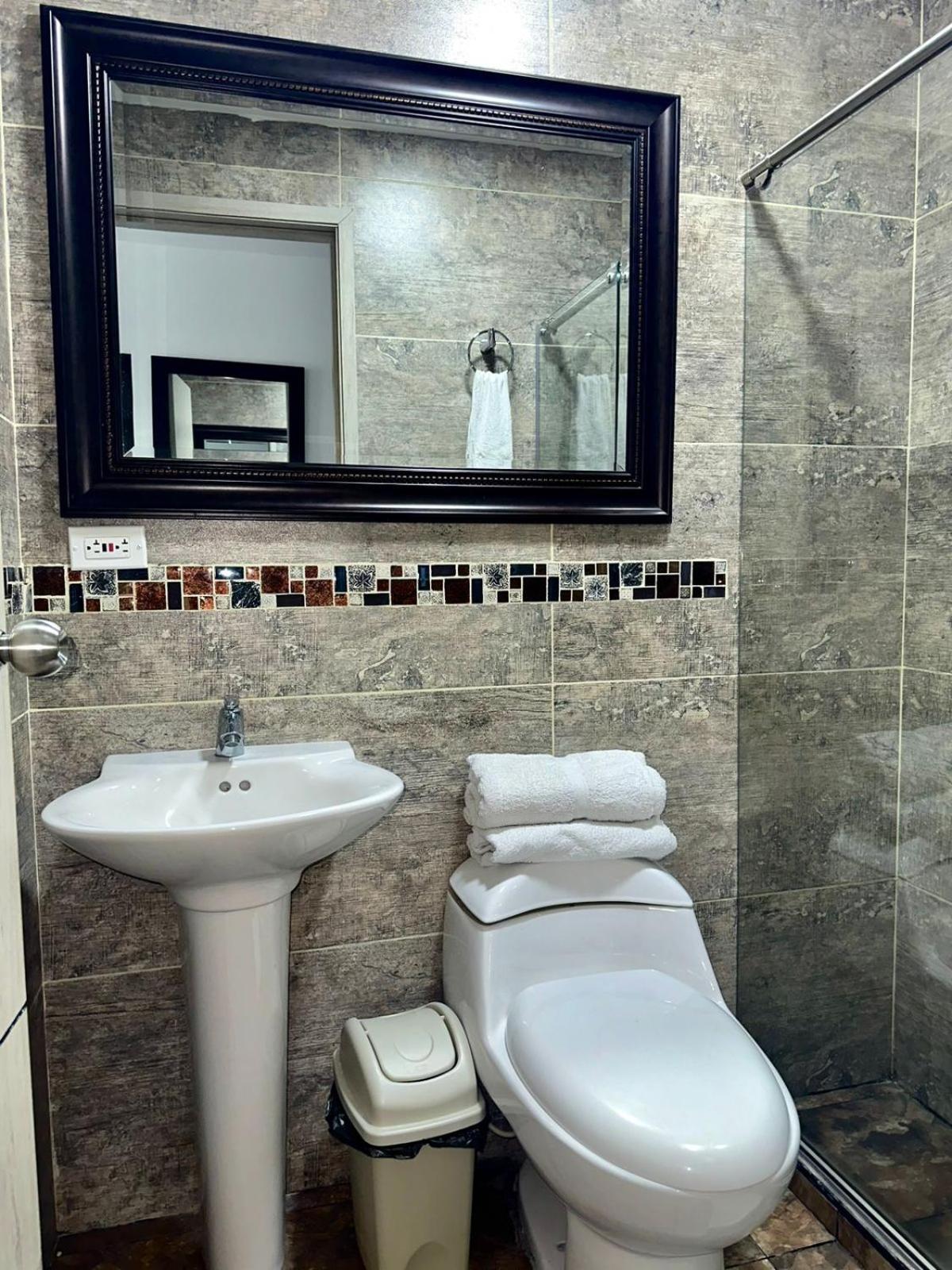 Hotel Los Maderos กาลี ภายนอก รูปภาพ